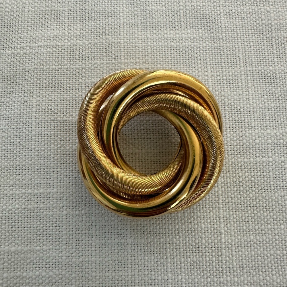Vintage Textured Gold Entwined
Circle Knot Large Pin Brooch